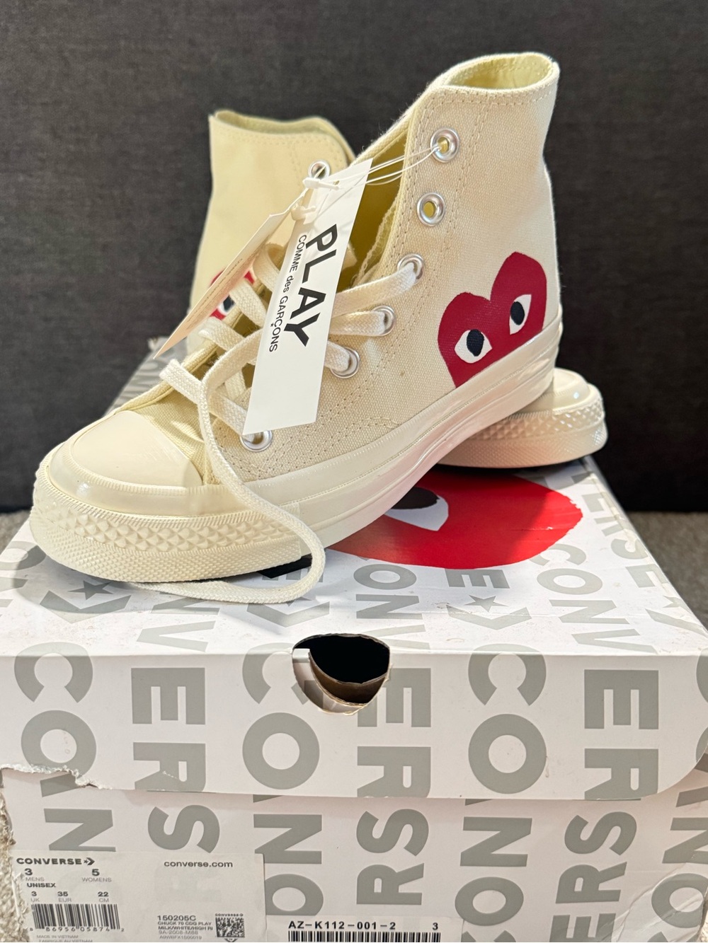 Comme Des Converse Kids High-Top Sneakers in Cream with Red Heart